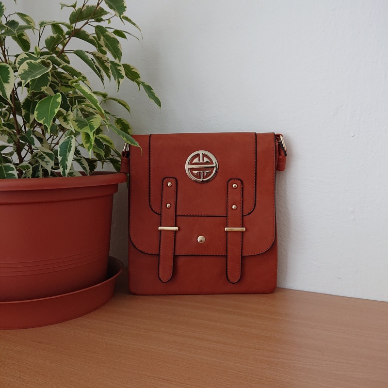 Hnedá dámska kabelka Crossbody Hnedá dámska kabelka Crossbody