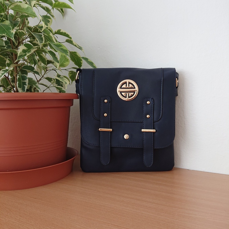 Tmavomodrá kabelka Crossbody Tmavomodrá kabelka Crossbody