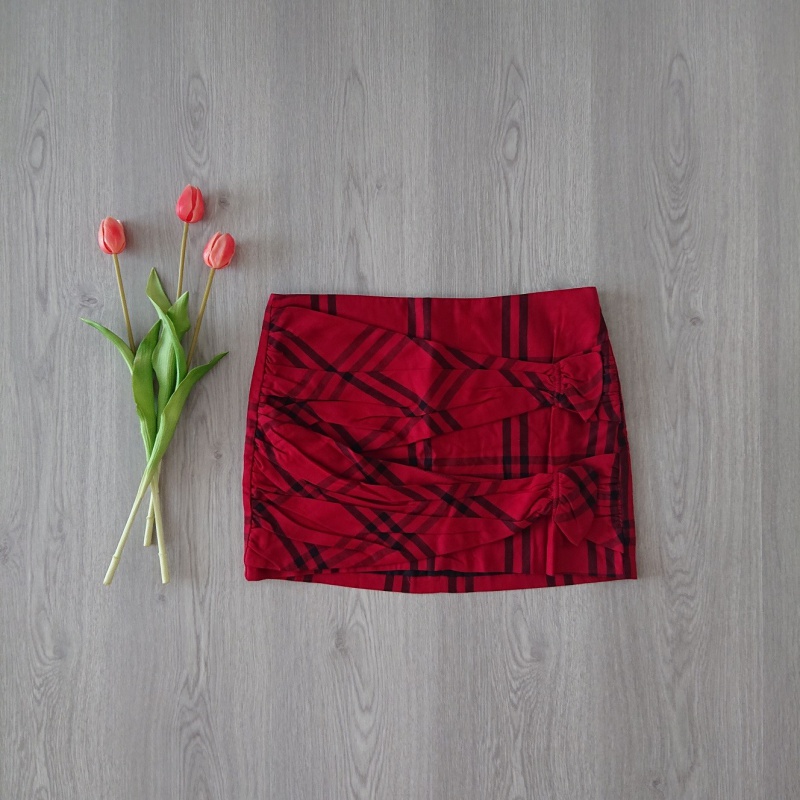 Červená sukňa Zara Červená sukňa Zara