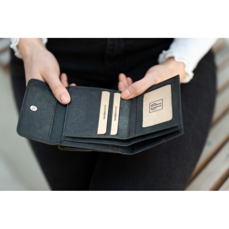 Kožená malá dámska čierna peňaženka PP