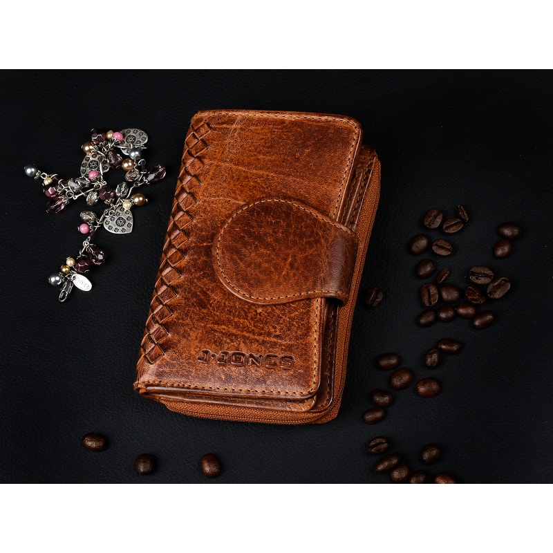 Dámska hnedá kožená peňaženka na patent, s vrkočovým vzorom