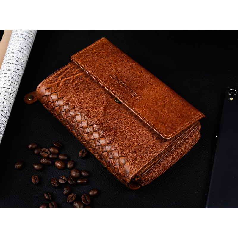 Dámska kožená hnedá peňaženka na patent, s vrkočovým vzorom