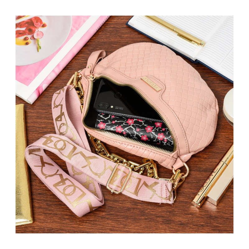 Ružová crossbody kabelka Versoli s pleteným vzorom a zlatou retiazkou