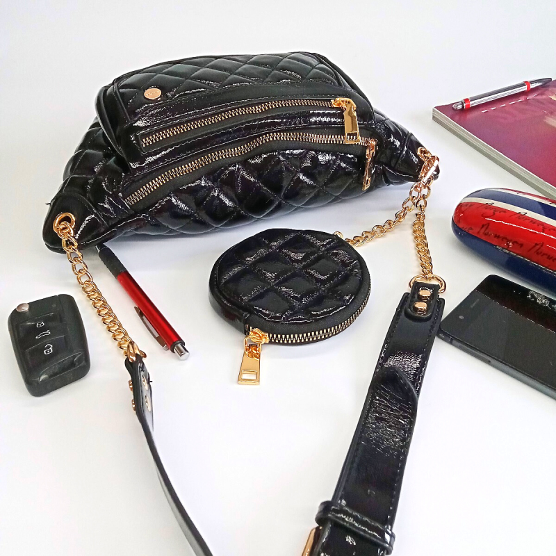 ierna lesklá prešívaná crossbody kabelka Filippo so zapínaním na zips