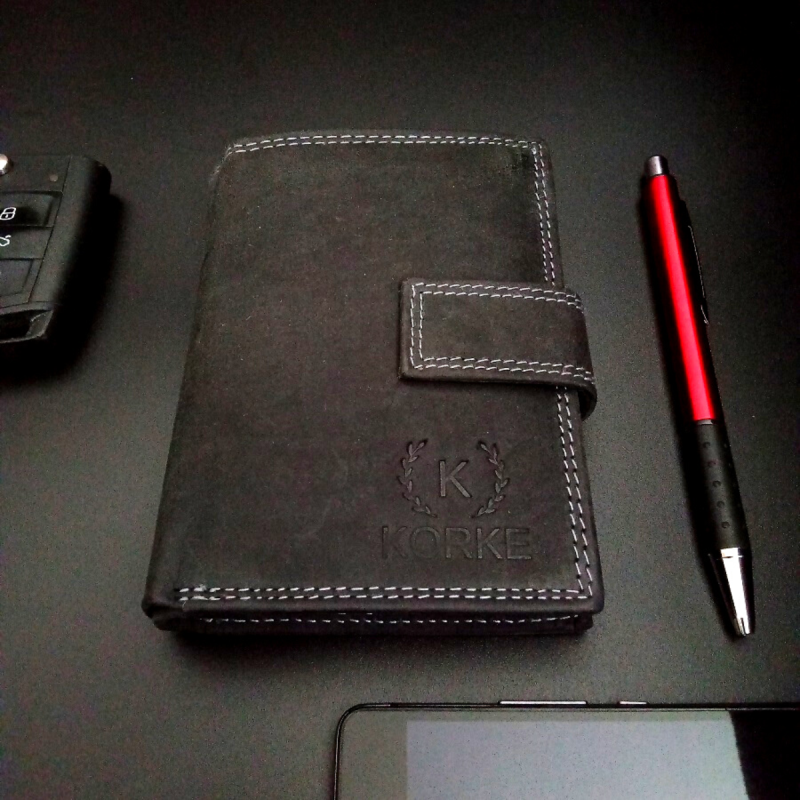 Čierna pánska kožená peňaženka na patent