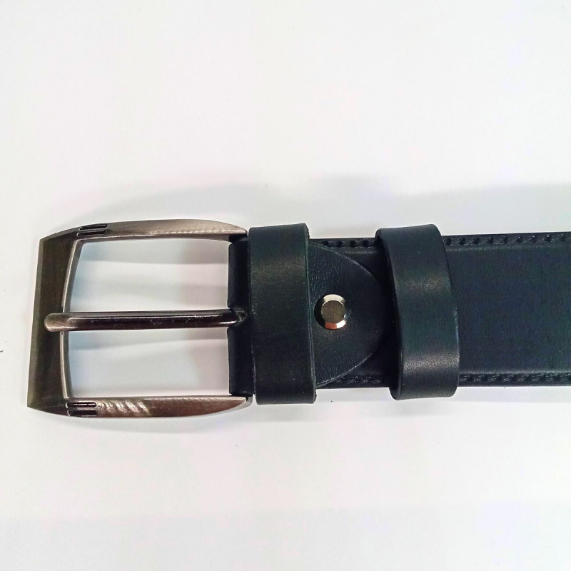 Čierny kožený pánsky opasok