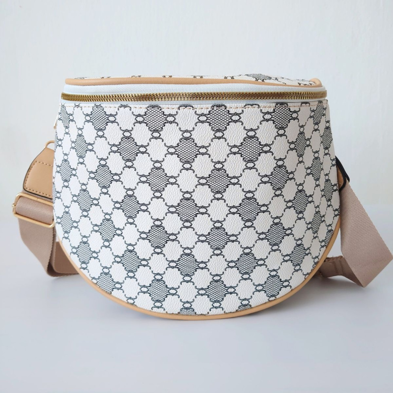 Dámska bielo-čierna vzorovaná crossbody kabelka na zips. Cez telo.