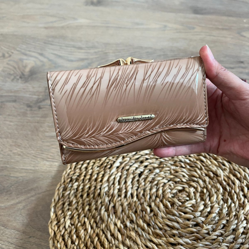 Dámska kožená peňaženka lakovaná béžová