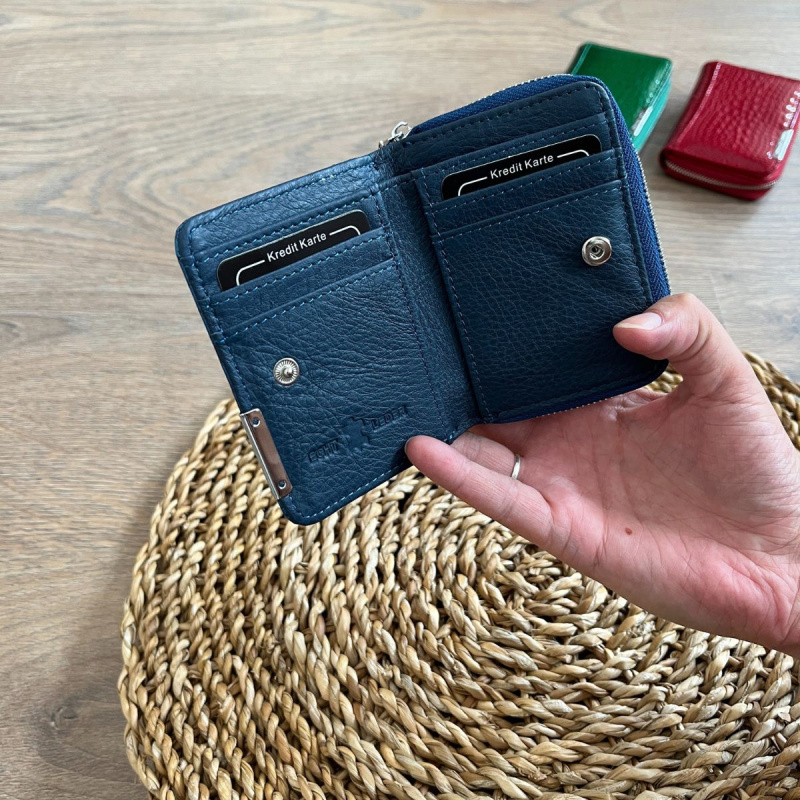 Malá dámska kožená peňaženka modrá DORIS