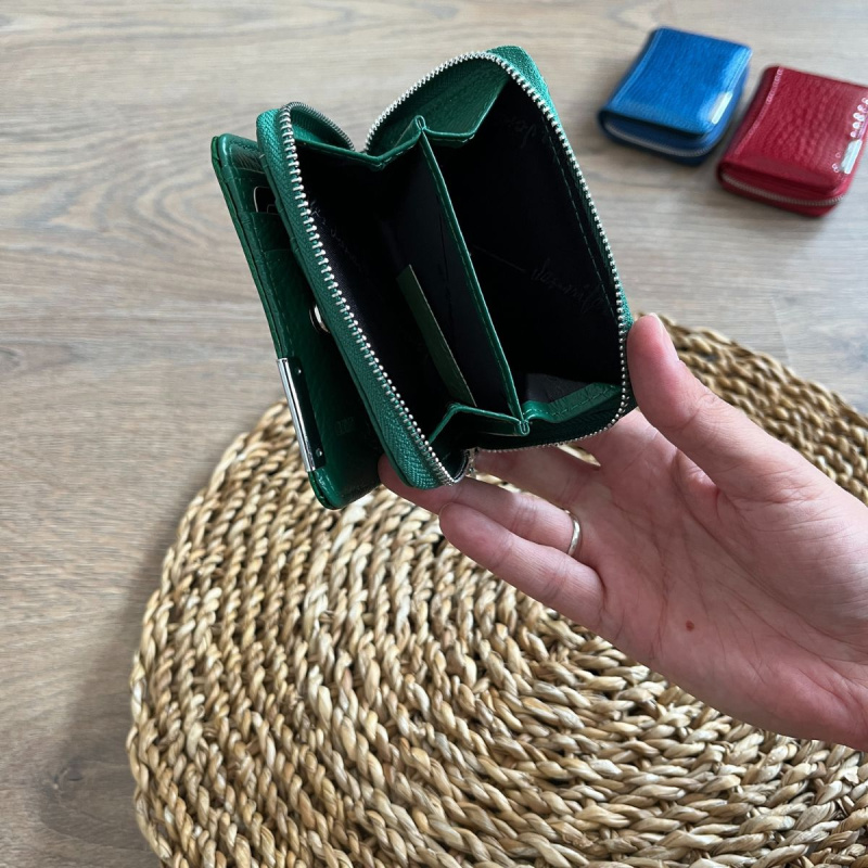 Malá dámska kožená peňaženka zelená DORIS