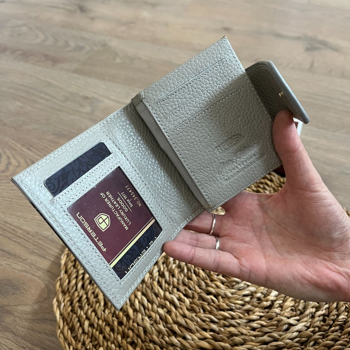 Dámska kožená peňaženka strieborná ADITA