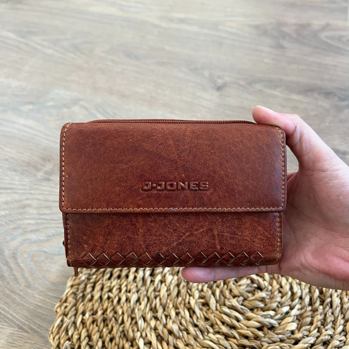 Dámska kožená peňaženka koňaková s prepletaným vzorom