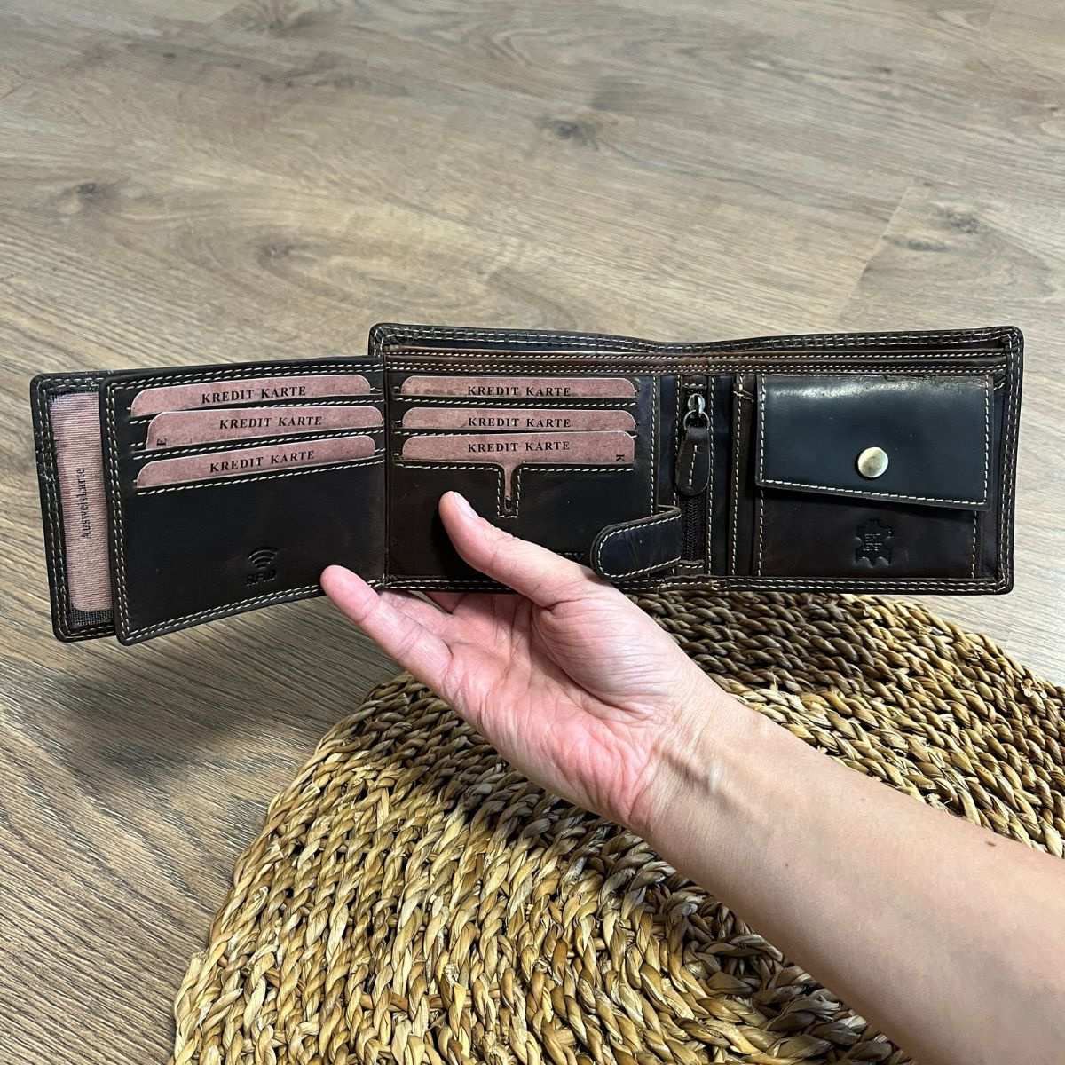 Pánska kožená peňaženka tmavohnedá SVEN