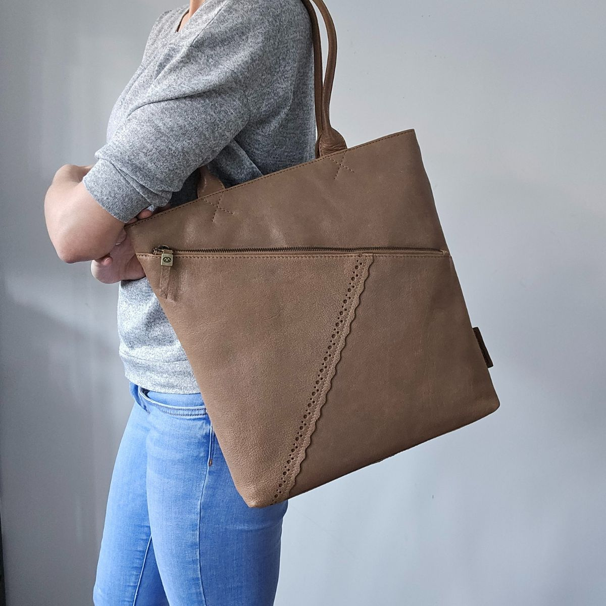 Dámska kožená kabelka taupe Kira