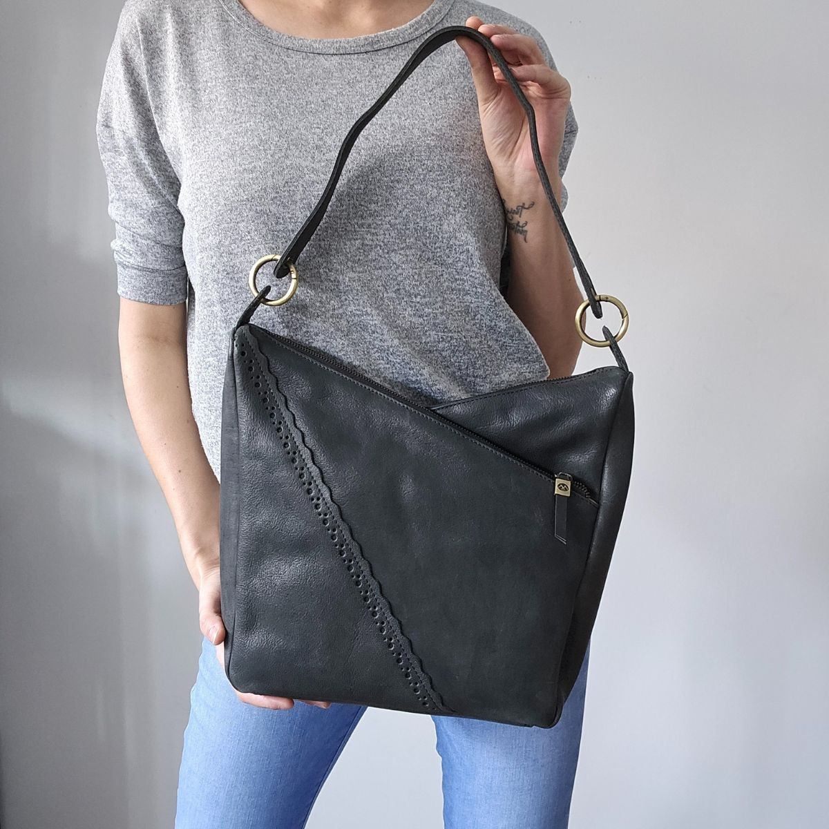 Dámska kožená kabelka čierna Arista