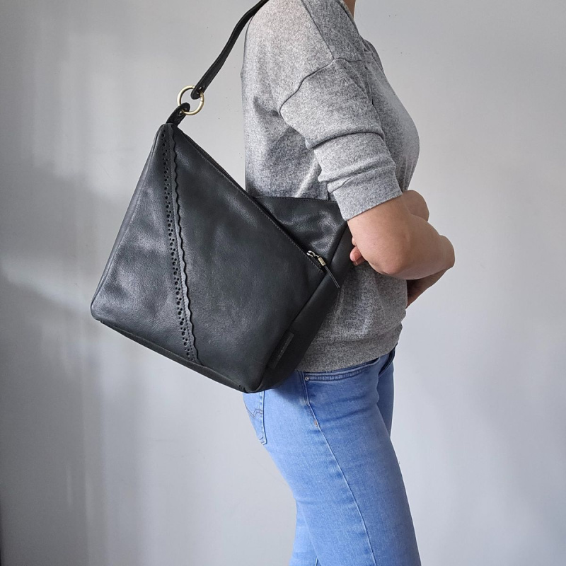 Dámska kožená kabelka čierna Arista