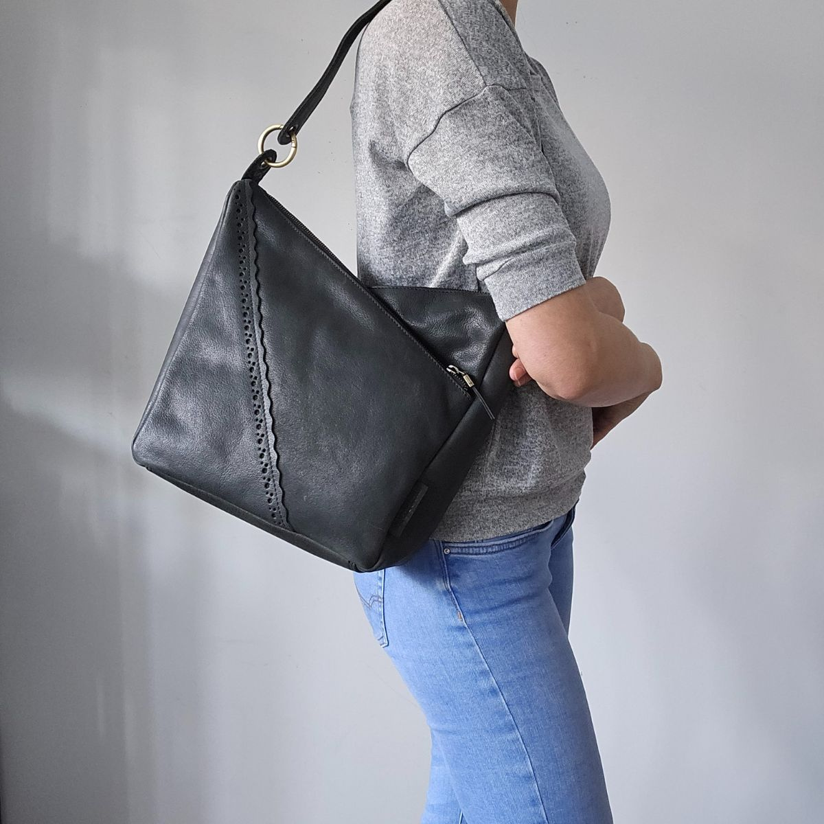 Dámska kožená kabelka čierna Arista