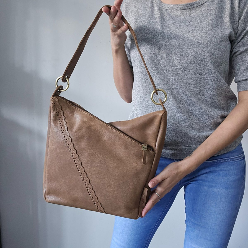 Dámska kožená kabelka taupe na rameno crossbody