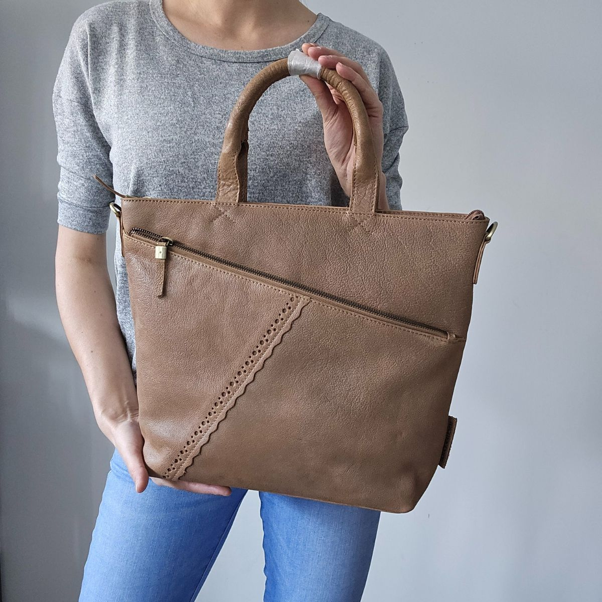 Dámska kožená kabelka taupe Diona