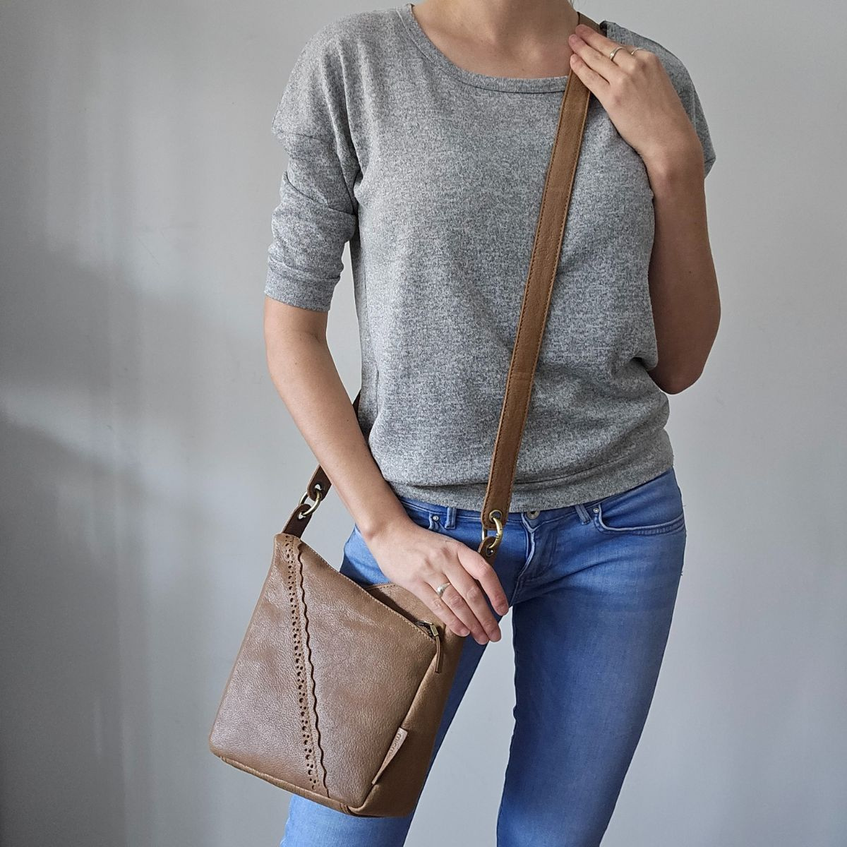 Dámska kožená kabelka taupe Lorena