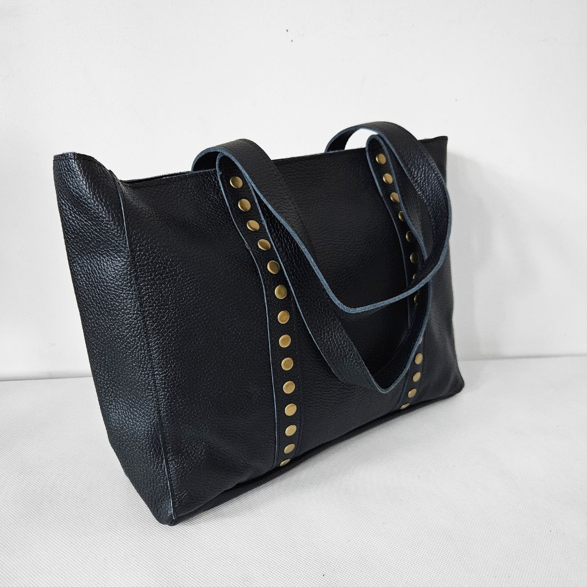 Čierna kožená kabelka na rameno BLAIRE