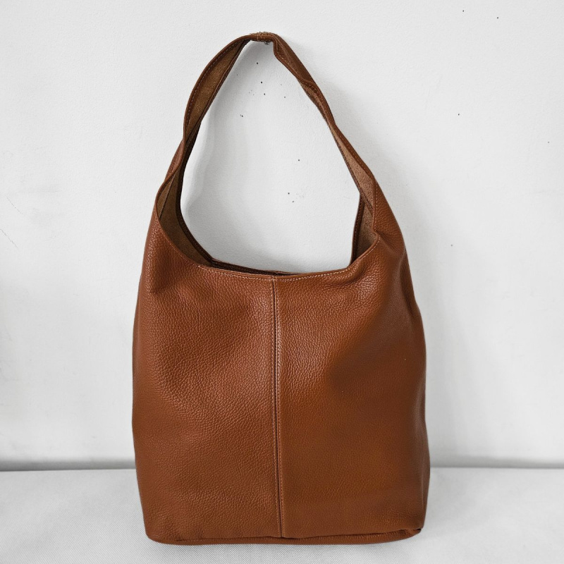 Jednofarebná Kožená kabelka na rameno CARLEY - hnedá