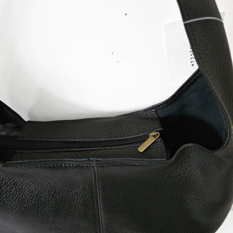 Kožená kabelka na rameno CARLEY - čierna