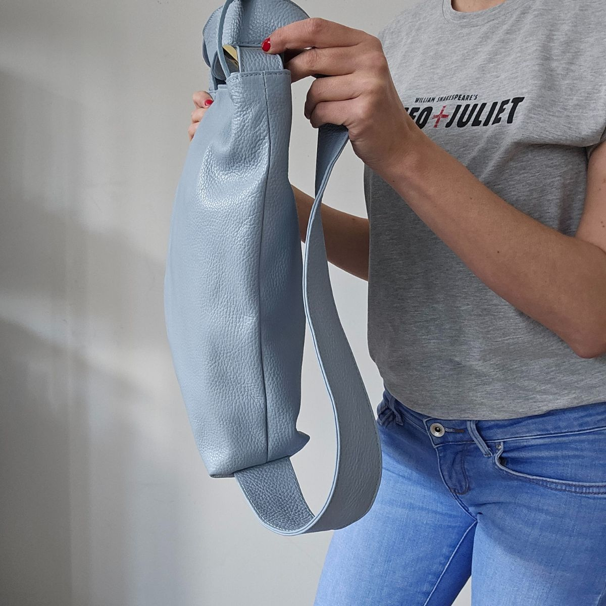 Dámska kožená kabelka svetlomodrá VALERY