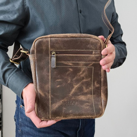 Kožená pánska hnedá crossbody taška so zapínaním na zips