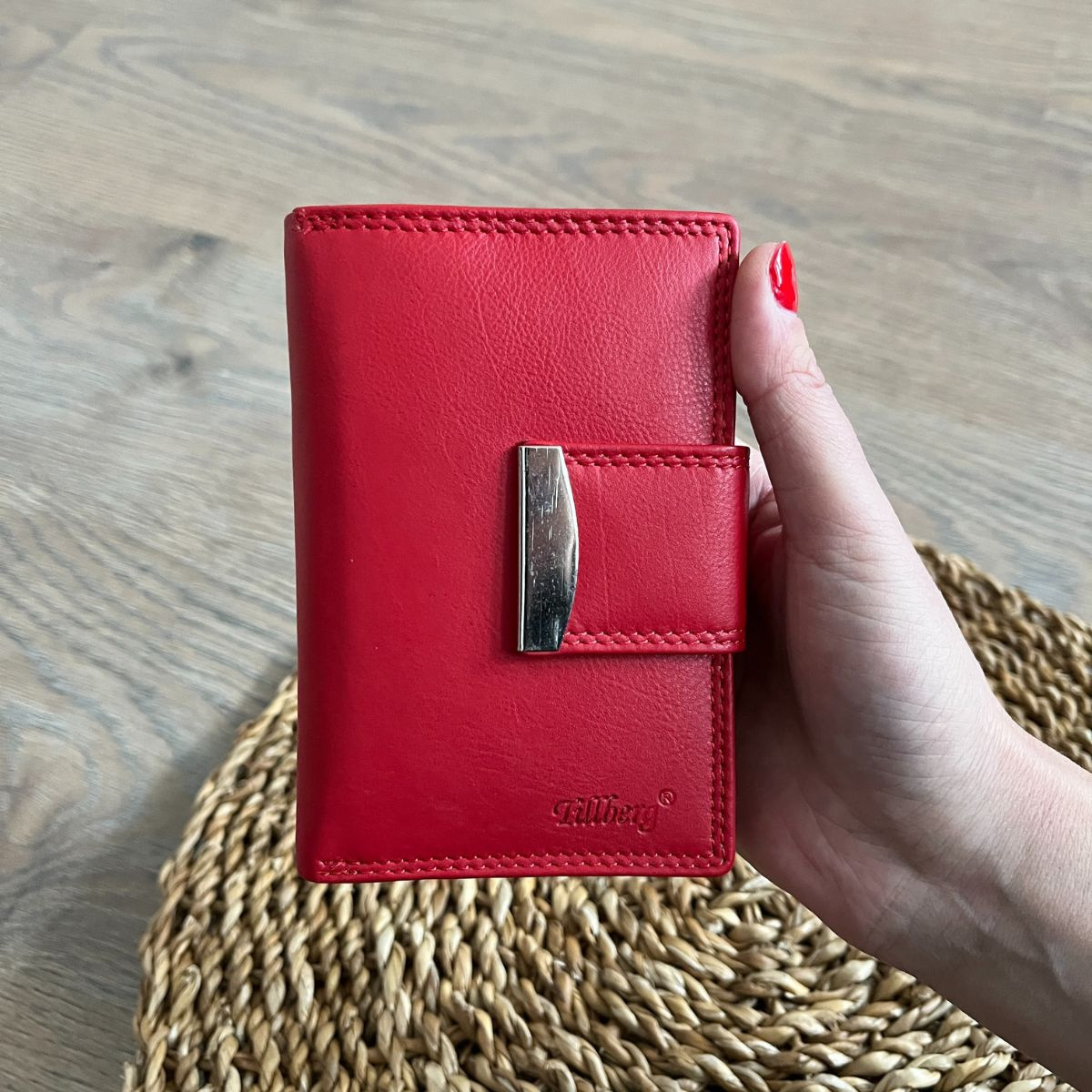 Dámska kožená červená peňaženka DELORA