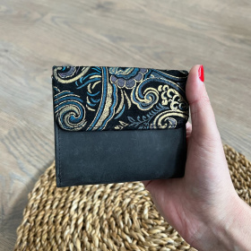 Dámska kožená peňaženka čierna malá s farebnou orientálnou potlačou