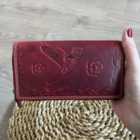 Dámska kožená peňaženka červená veľká so vzorom kvetov a vtáka