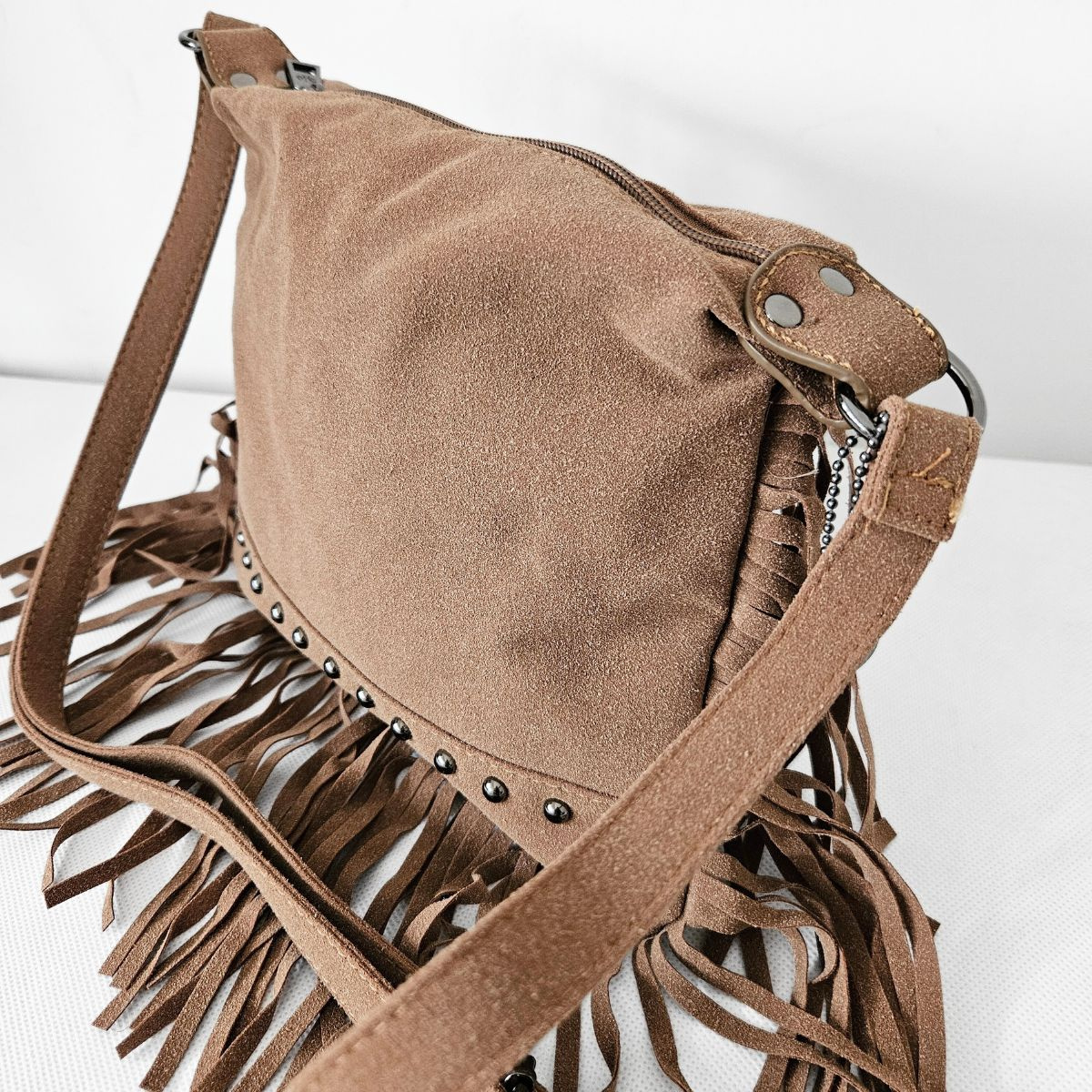 Hnedá kabelka so strapcami ZOYA